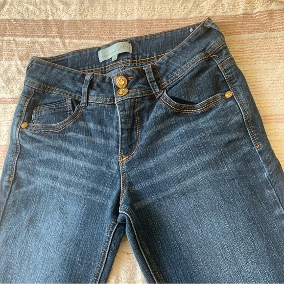 Artisan Crafted Flare Cut Denim Jeans (SZ-4) - Picture 3 of 8